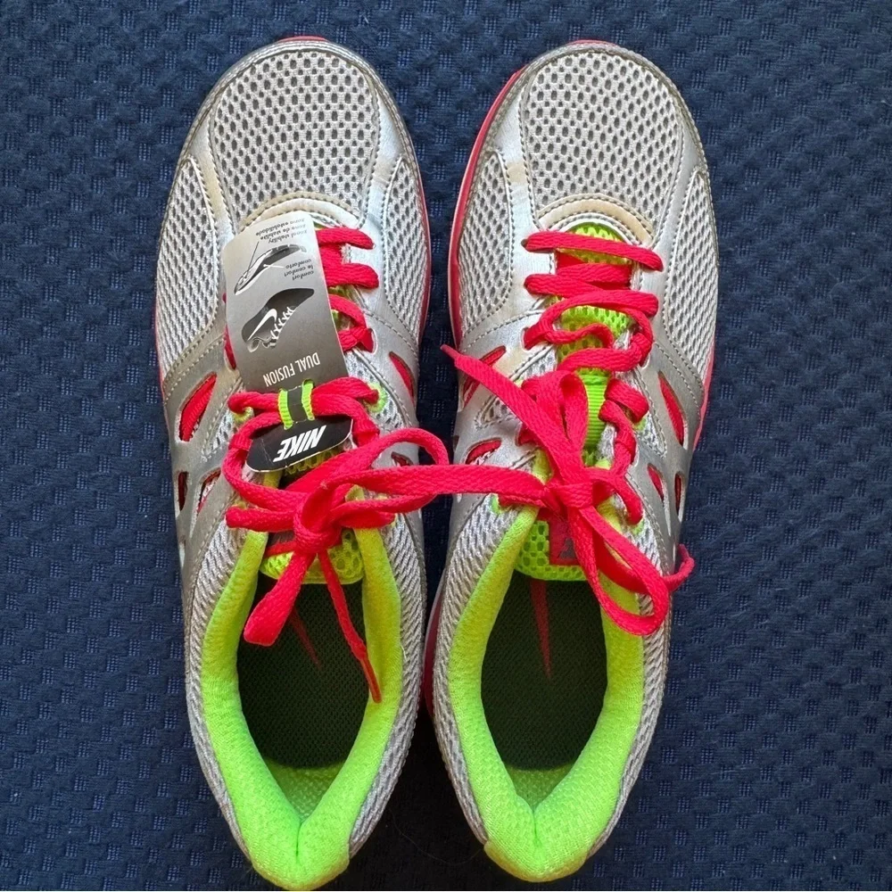 NWT Women NIKE DUAL FUSION LITE Size 6.5